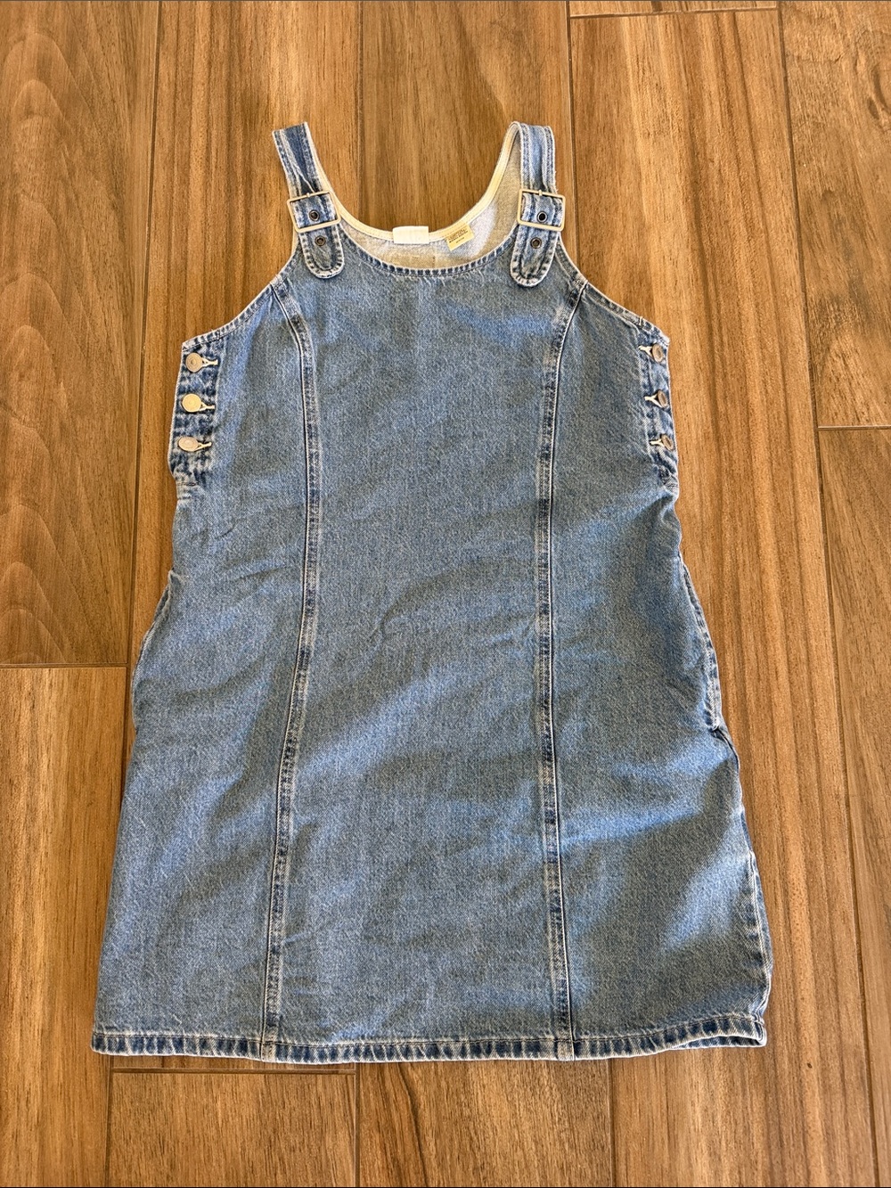 Levi’s Classic Vintage Light Blue Denim Jumper Dress. Women’s Small